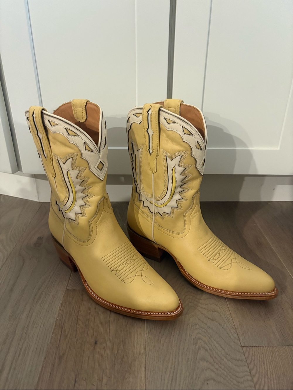 Tecovas Jolene Pale Yellow Embroidered Western Heeled Boots US 8.5
